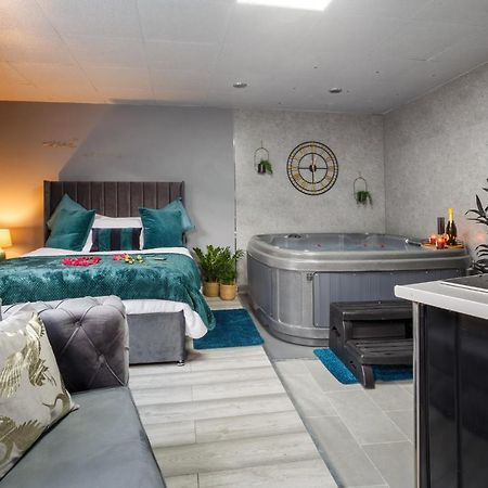 Riverside Studio With Jacuzzi! Шефилд Экстерьер фото