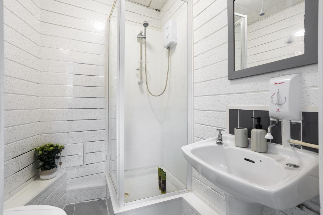 Riverside Studio With Jacuzzi! Шефилд Экстерьер фото