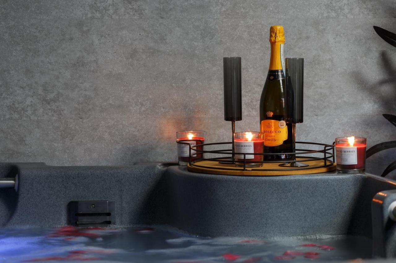 Riverside Studio With Jacuzzi! Шефилд Экстерьер фото