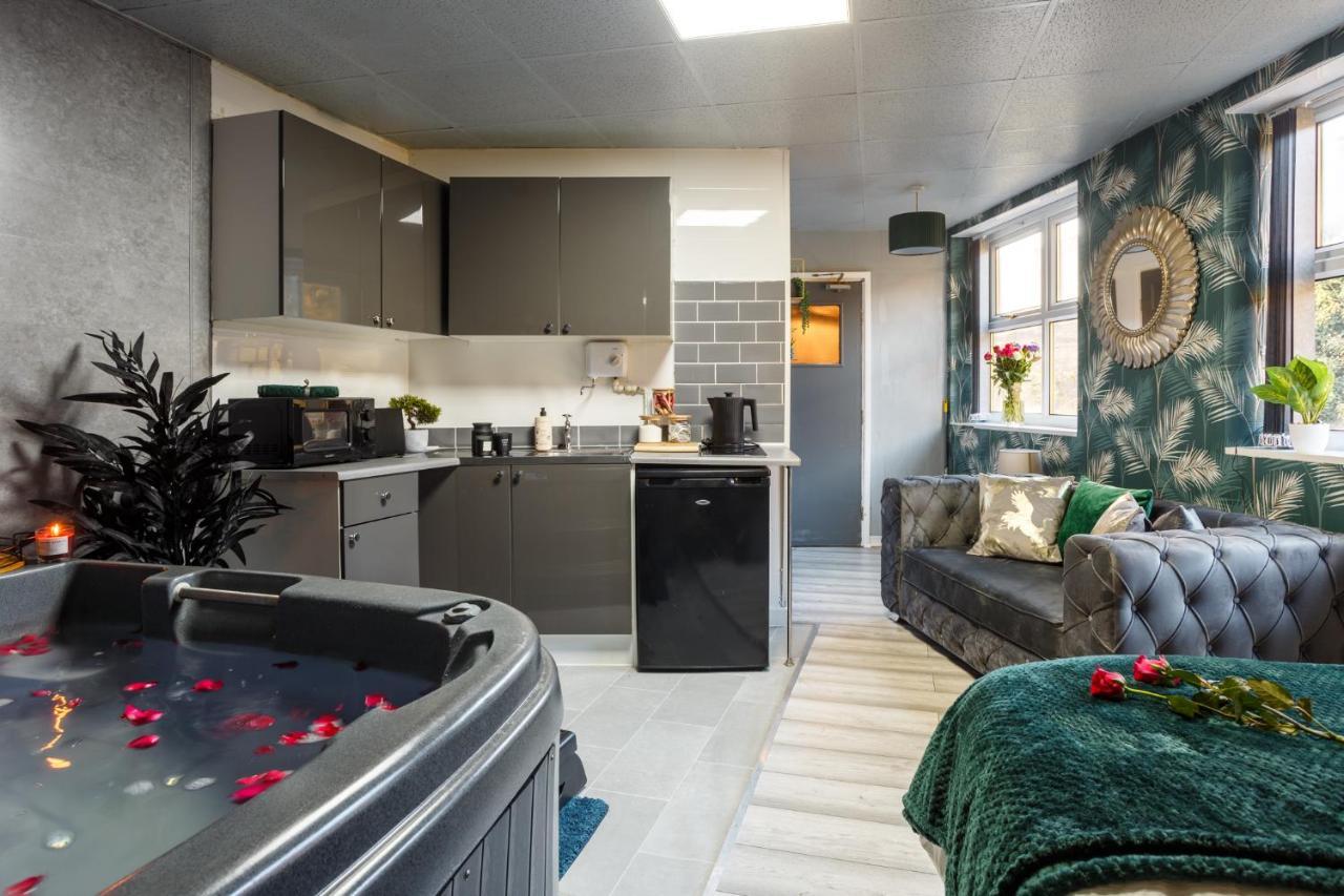 Riverside Studio With Jacuzzi! Шефилд Экстерьер фото
